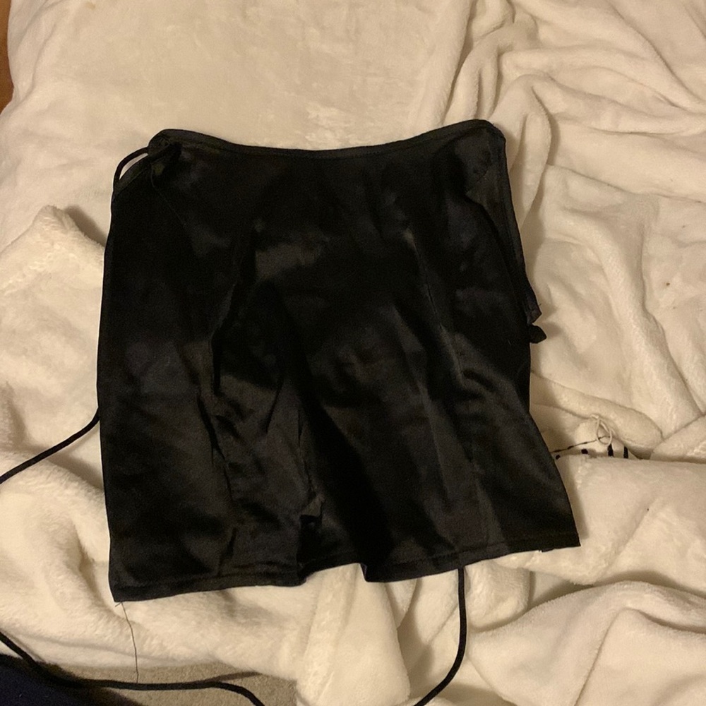 Medium Silky Black Top